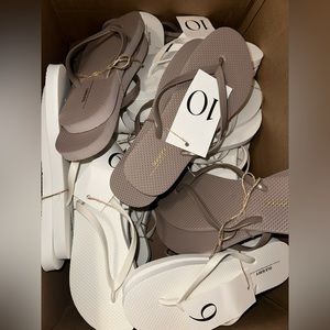 29 pairs of Old Navy Flip Flops in assorted colors and sizes